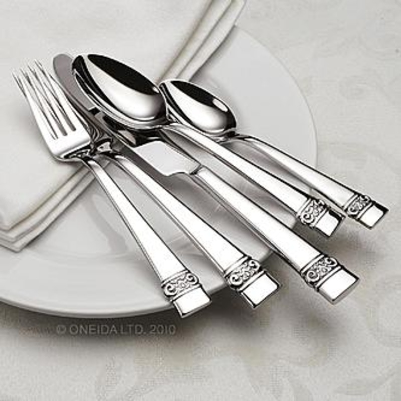 Oneida Maderno 65 Piece Fine Flatware Set, Service for 12