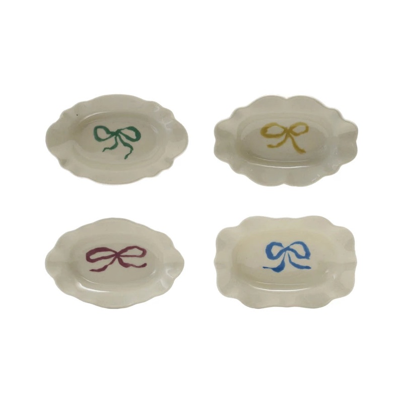 Creative Co-op Stoneware Scalloped Dish with Bow