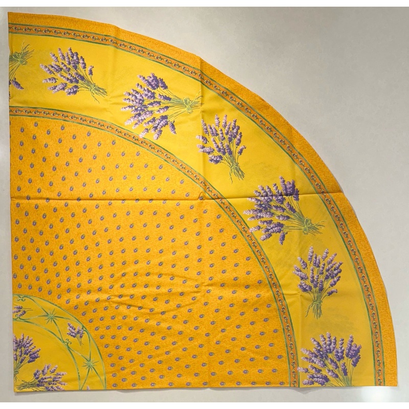 Le Cluny- Provence Lavender Yellow Tablecloth (70″ Round)