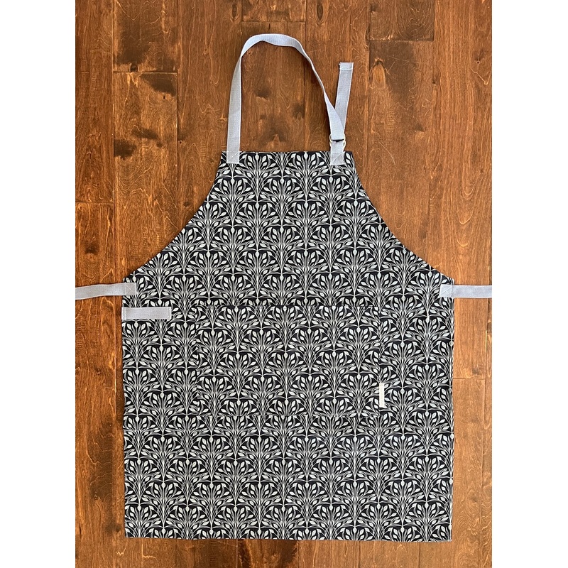 New Wing Studio- Adult Apron Glass Bouquet