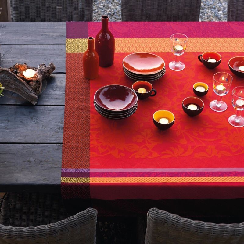 Le Jacquard Franais- Provence Strawberry Coated Cotton Tablecloth (69X69)