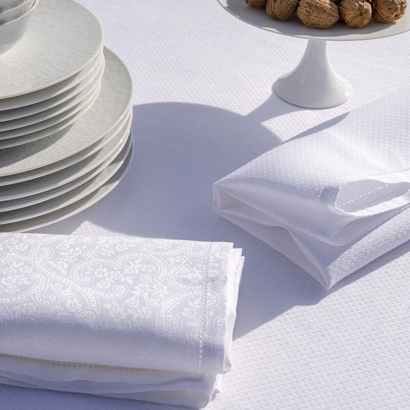 Le Jacquard Franais- Port Fiori White Linen Napkin (23″ Sq, Set of 4)
