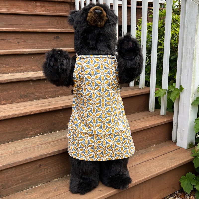 New Wing Studio- Kid’s Apron More Bees Please
