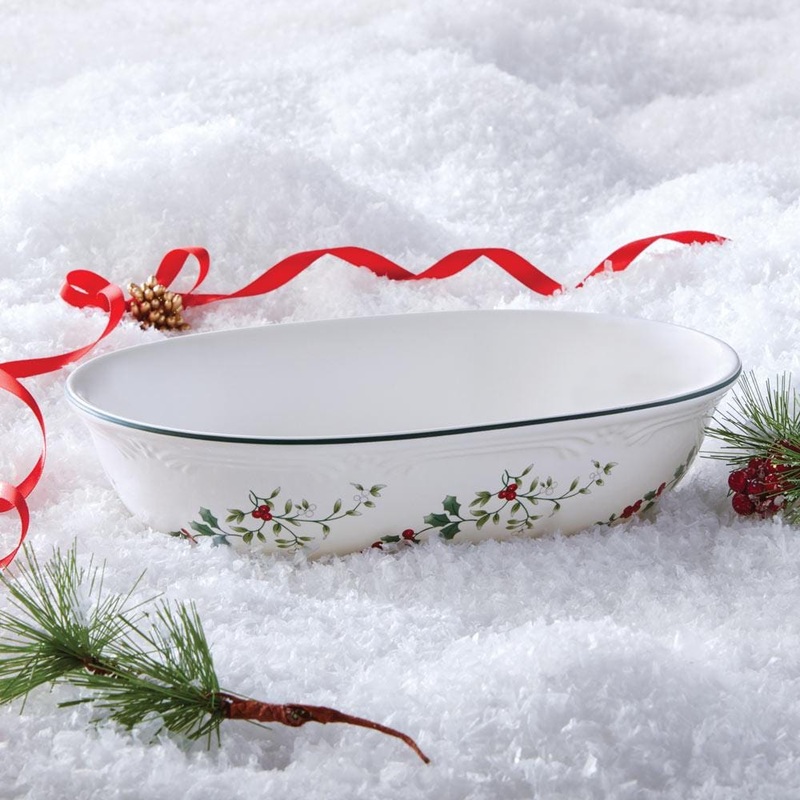 Winterberry Oval Vegetable Bowl
