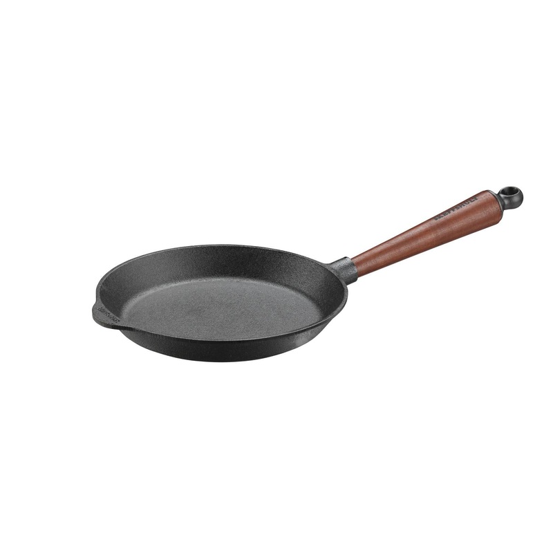 9 inch Cast Iron Skillet with Walnut Handle by Skeppshult