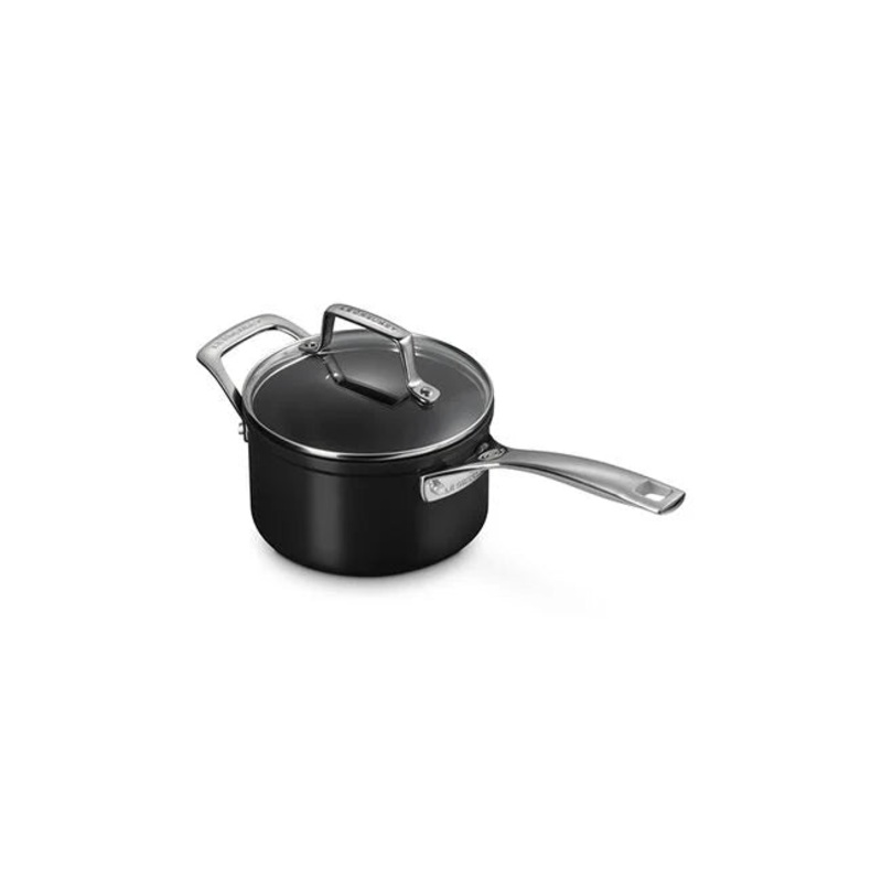 Le Creuset – Essential Non-Stick Ceramic Saucepan with Glass Lid